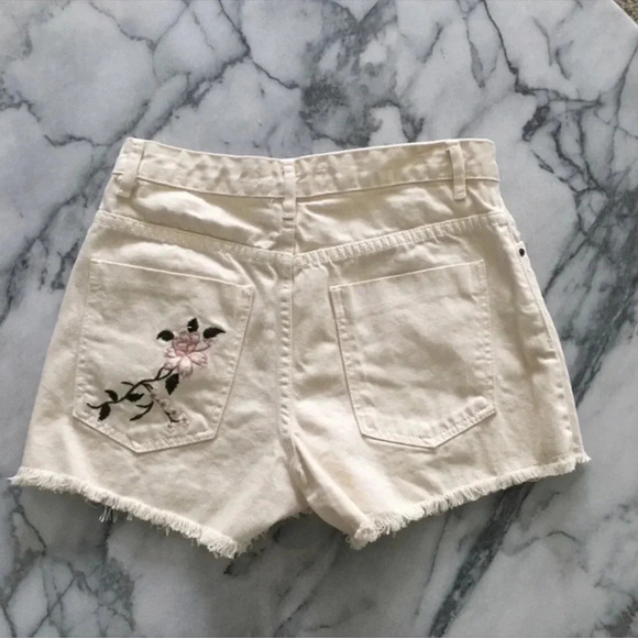 New Zara Floral Embroidered High-rise cotton cutoff Denim Jean shorts - Picture 4 of 10